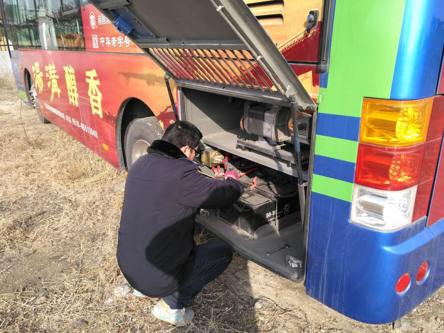 公交集團(tuán)公交事業(yè)一部開展待運(yùn)營(yíng)車輛維護(hù)工作